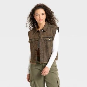Oversized women’s trucker vest